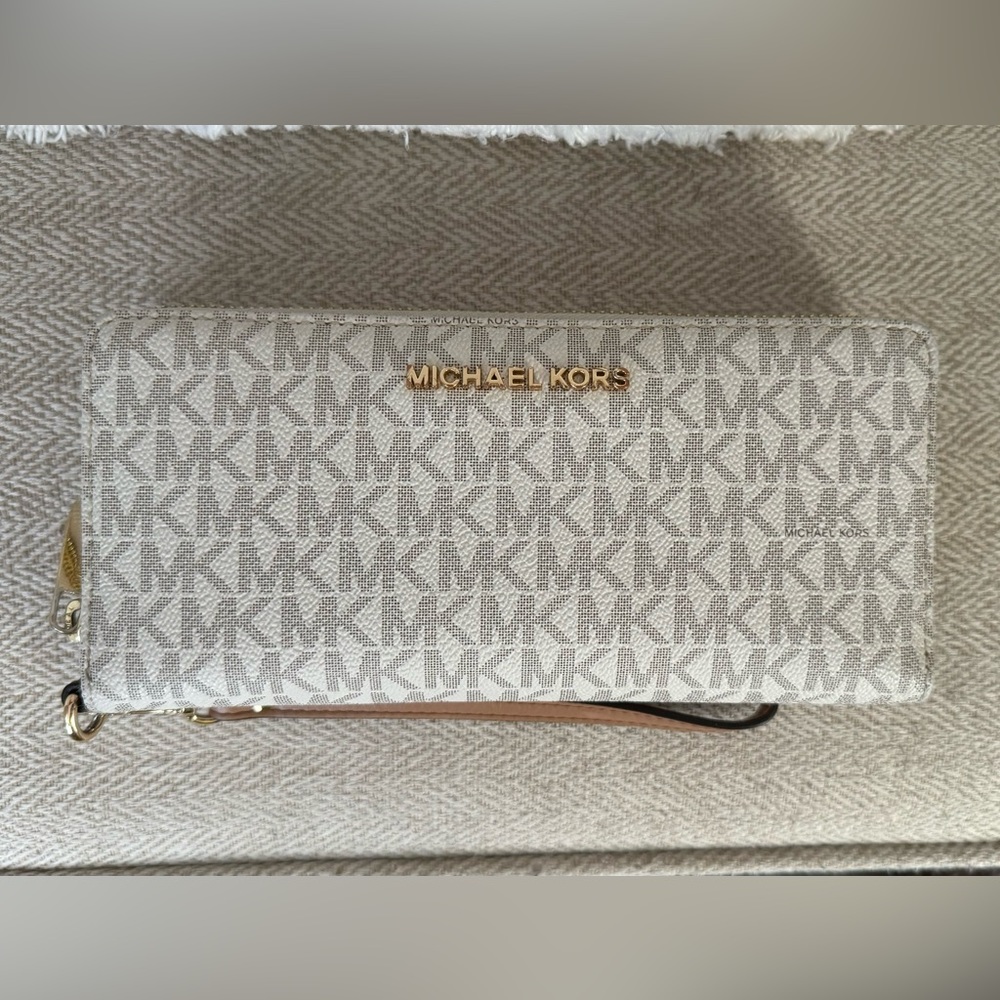 Micheal Kors Jet Set Wallet